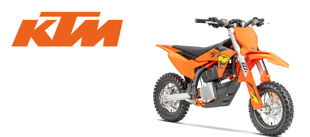 625074 KTM SX E 3 45 Degree Front Right low position STUDIO SX E 3 03 STUDIO IMAGES STUDIO STUDIO Kopie